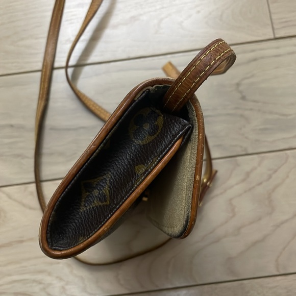 💯authentic Louis Vuitton Pochette PM cross body - Picture 11 of 11